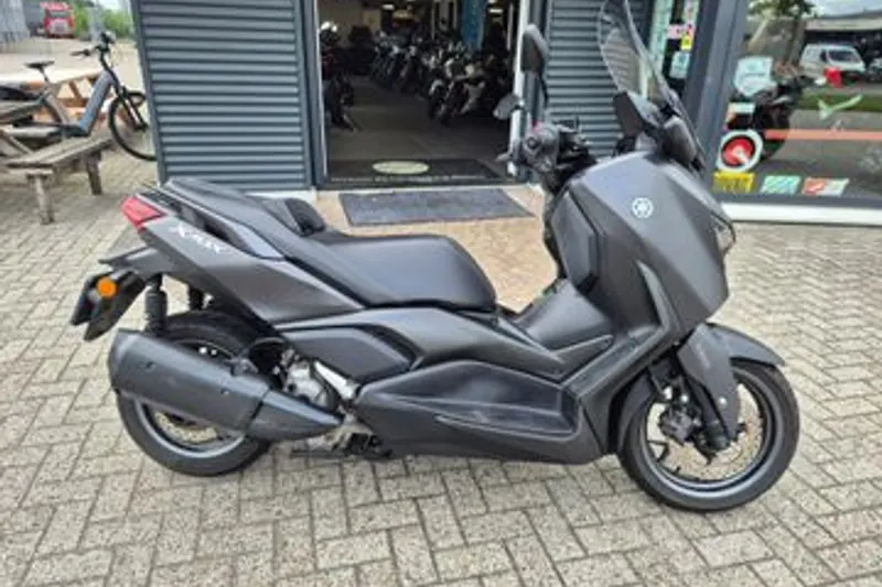 Yamaha X-MAX 300 (2023)