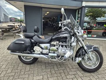Honda F6 C GL 1500 Valkerie Tourer (2002) — foto 1