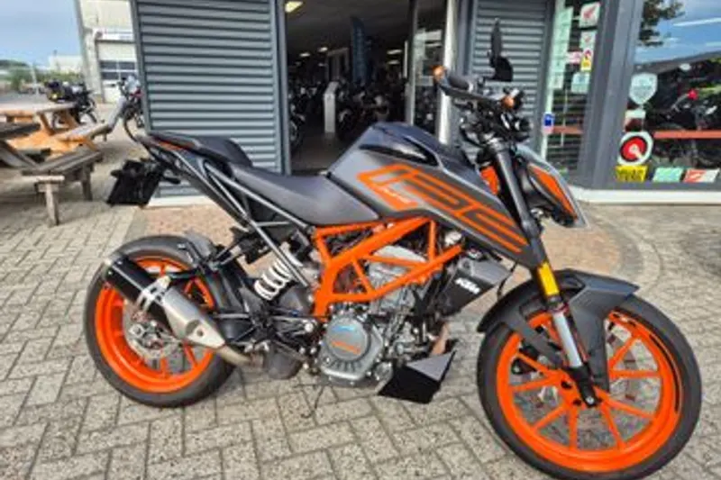 KTM 125 Duke (2021)