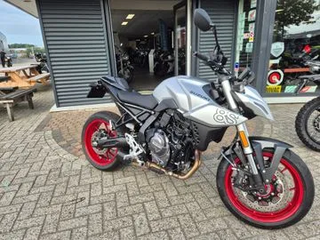 Suzuki GSX-8S (2025) — foto 1