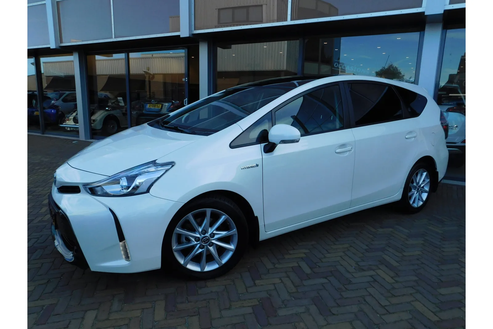 Toyota Prius (2017) — foto 1