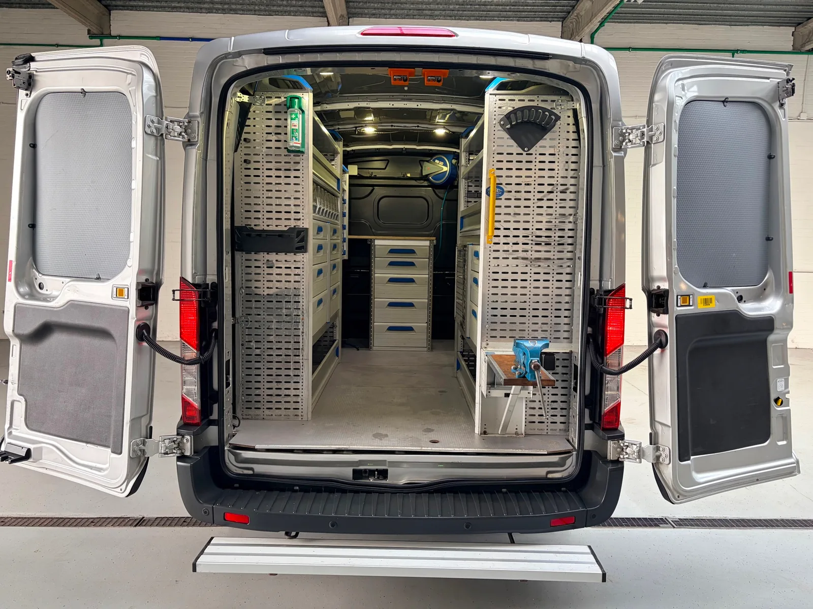 Ford Transit (2017) — foto 1