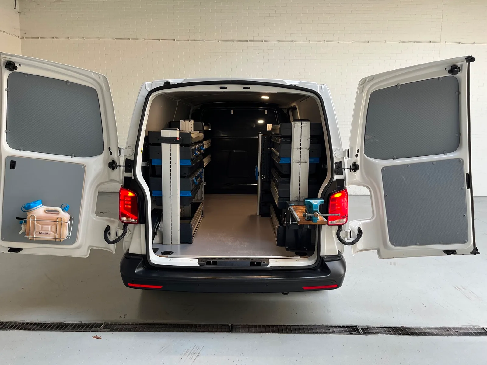 Volkswagen Transporter (2020) — foto 1