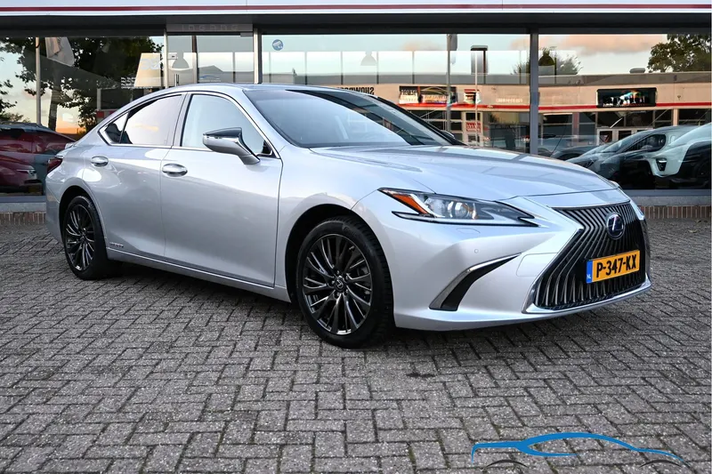 Lexus ES (2020)