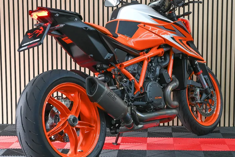 KTM 1290 SuperDuke R (2022)