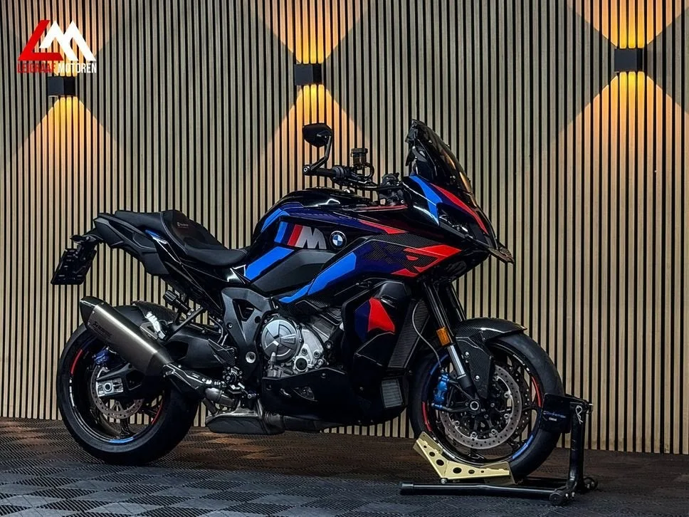 BMW M 1000 XR (2024) — foto 1