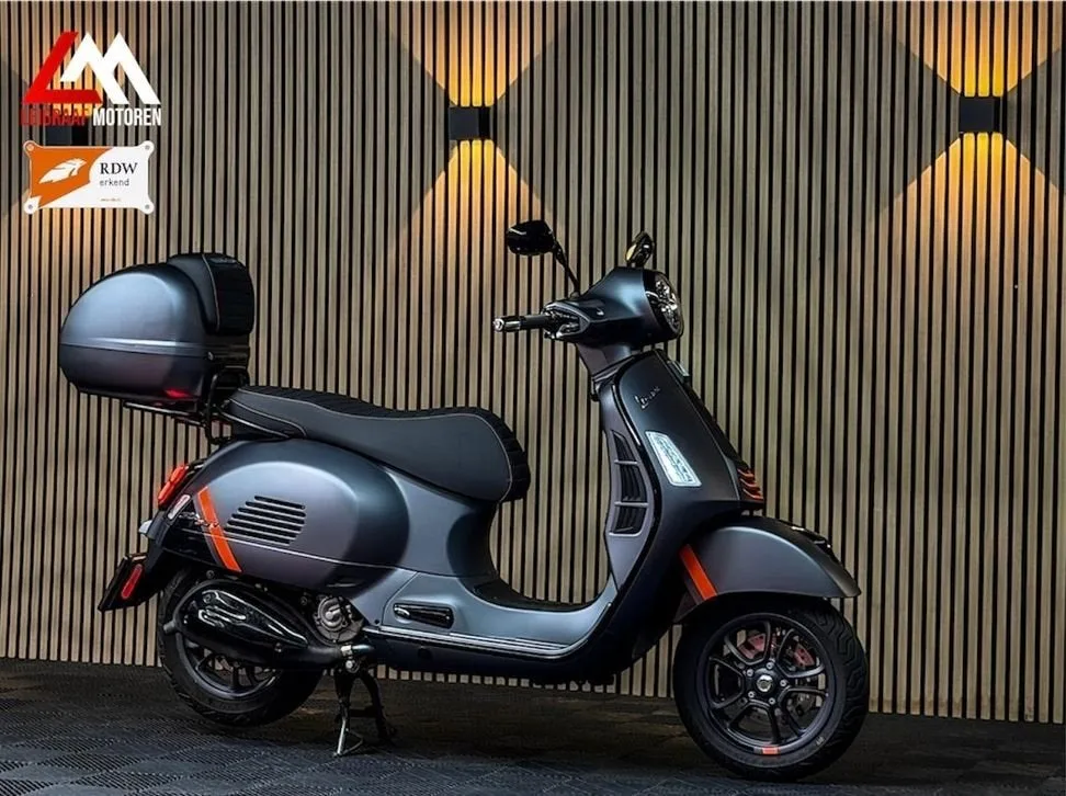 Vespa GTS 300 Super (2024) — foto 1