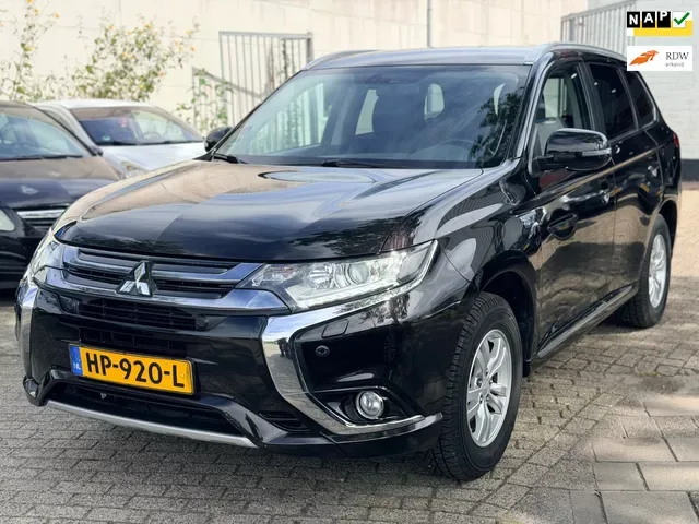 Mitsubishi Outlander (2015) — foto 1