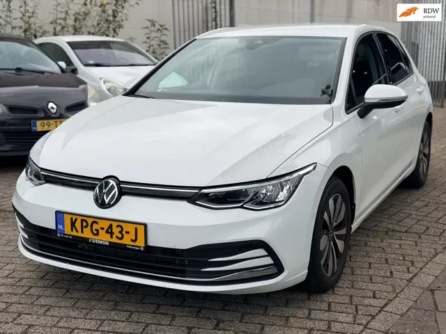 Volkswagen Golf (2024) — foto 1