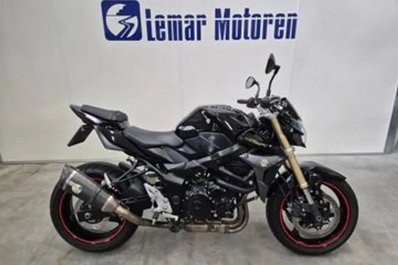 Suzuki GSR750 (2011)