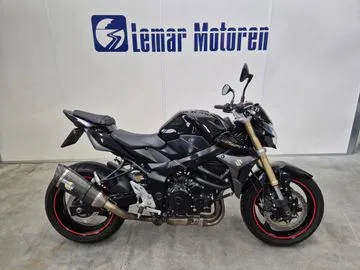 Suzuki GSR750 (2011) — foto 1