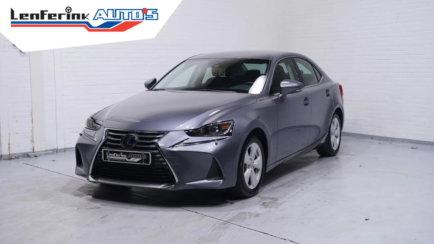 Lexus IS (2020) — foto 1