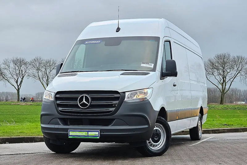 Mercedes-Benz Sprinter (2023)