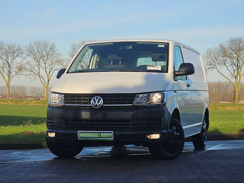 Volkswagen Transporter (2017) — foto 1
