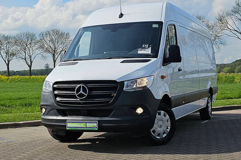 Mercedes-Benz Sprinter (2023)