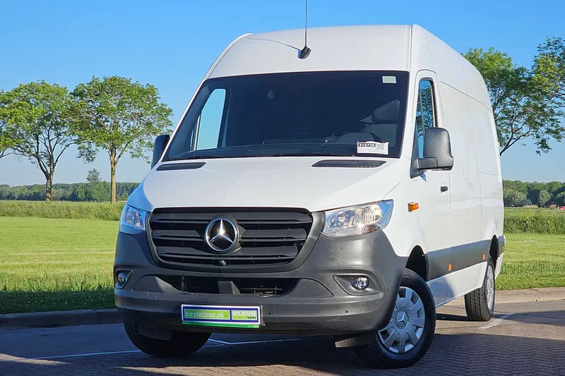 Mercedes-Benz Sprinter (2023)