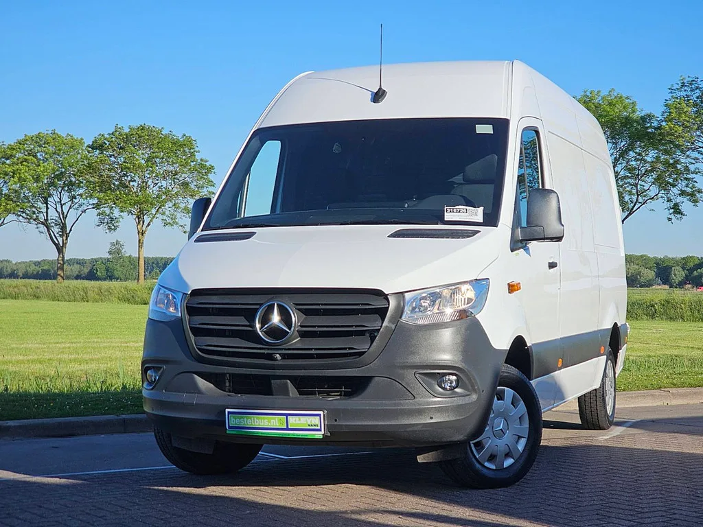 Mercedes-Benz Sprinter (2023) — foto 1