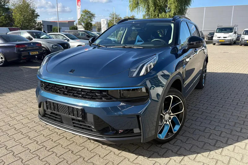 Lynk & Co 01 (2023)