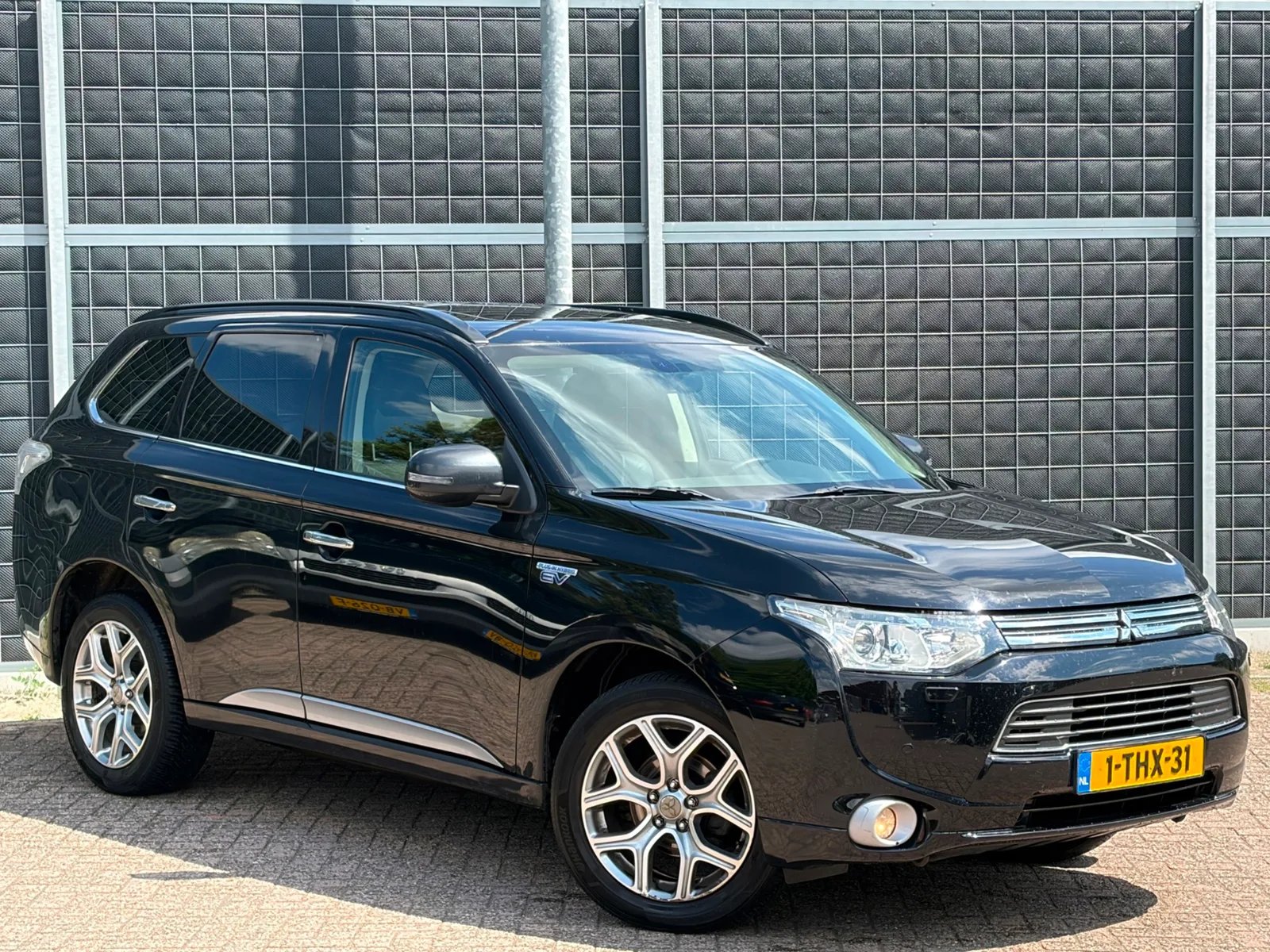 Mitsubishi Outlander (2014) — foto 1