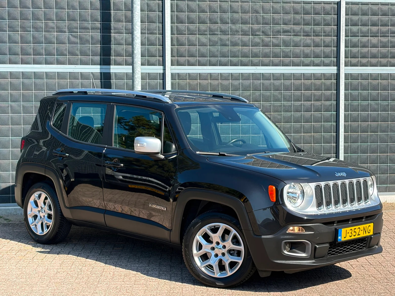 Jeep Renegade (2014) — foto 1