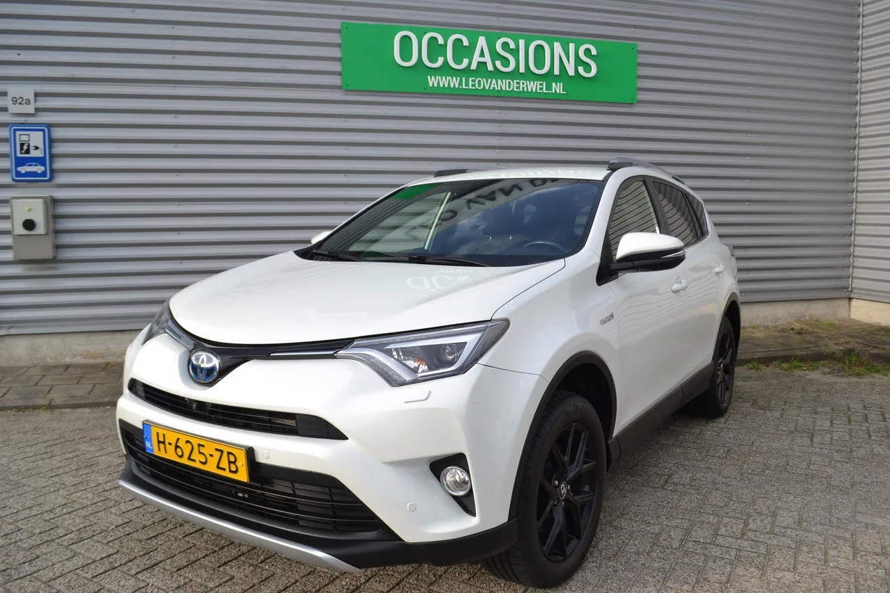 Toyota RAV4 (2017) — foto 1