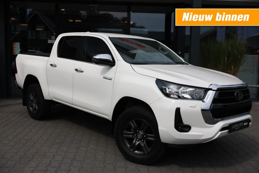 Toyota Hilux (2024) — foto 1