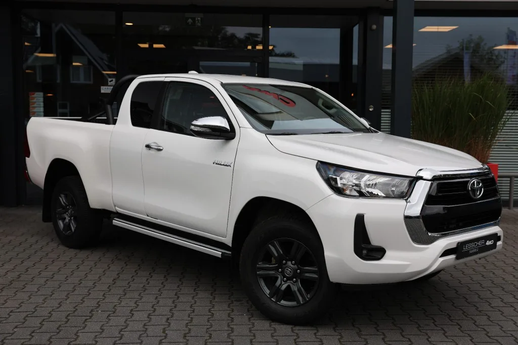 Toyota Hilux (2023) — foto 1