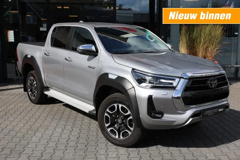 Toyota Hilux (2023)