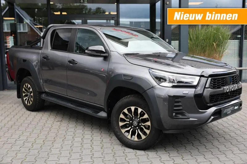 Toyota Hilux (2024)