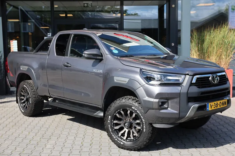 Toyota Hilux (2024)