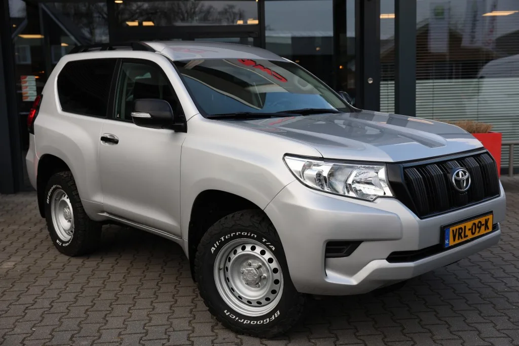 Toyota Land Cruiser (2023) — foto 1