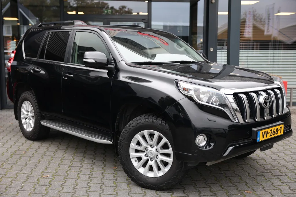 Toyota Land Cruiser (2016) — foto 1