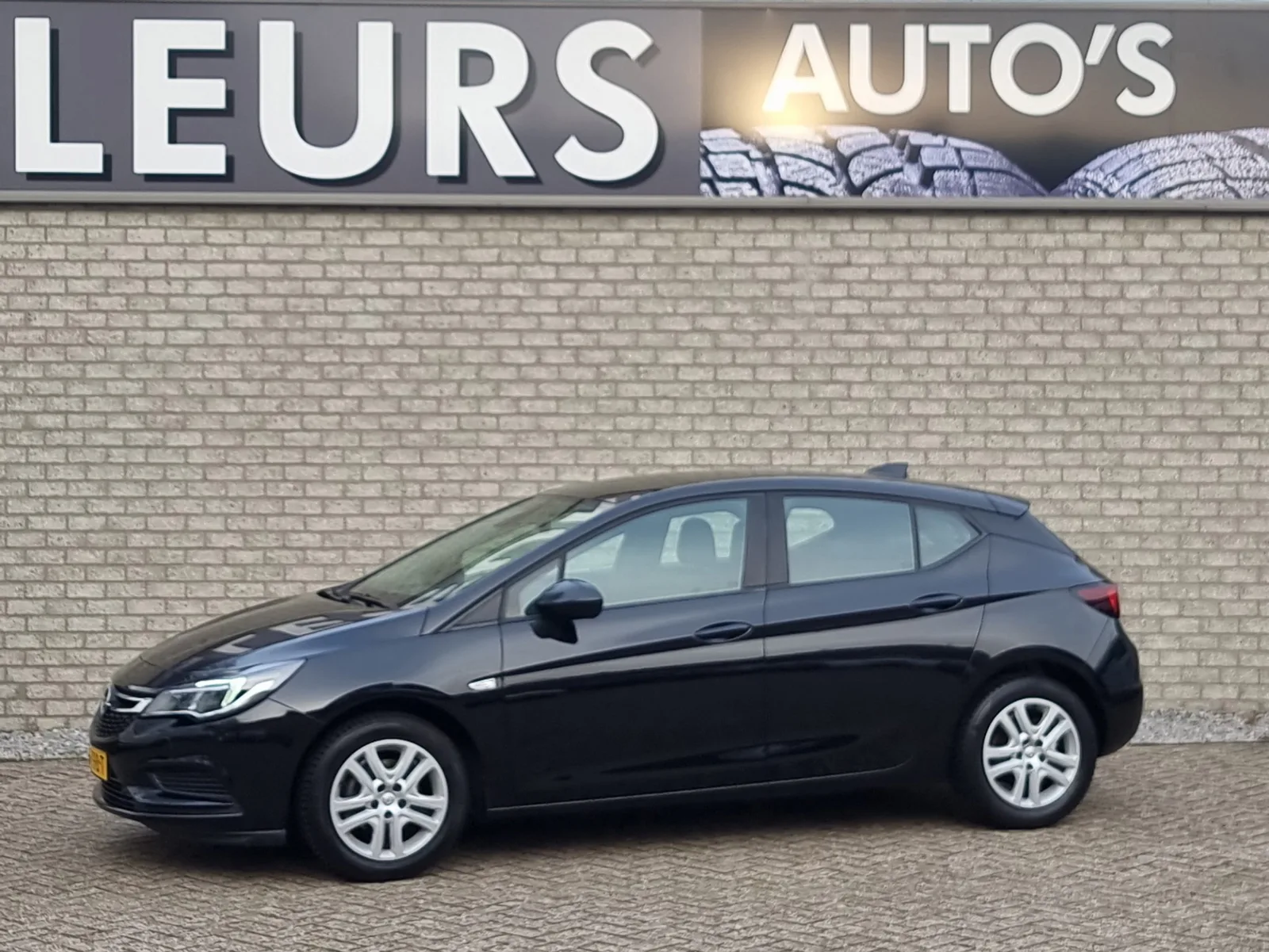Opel Astra (2018) — foto 1