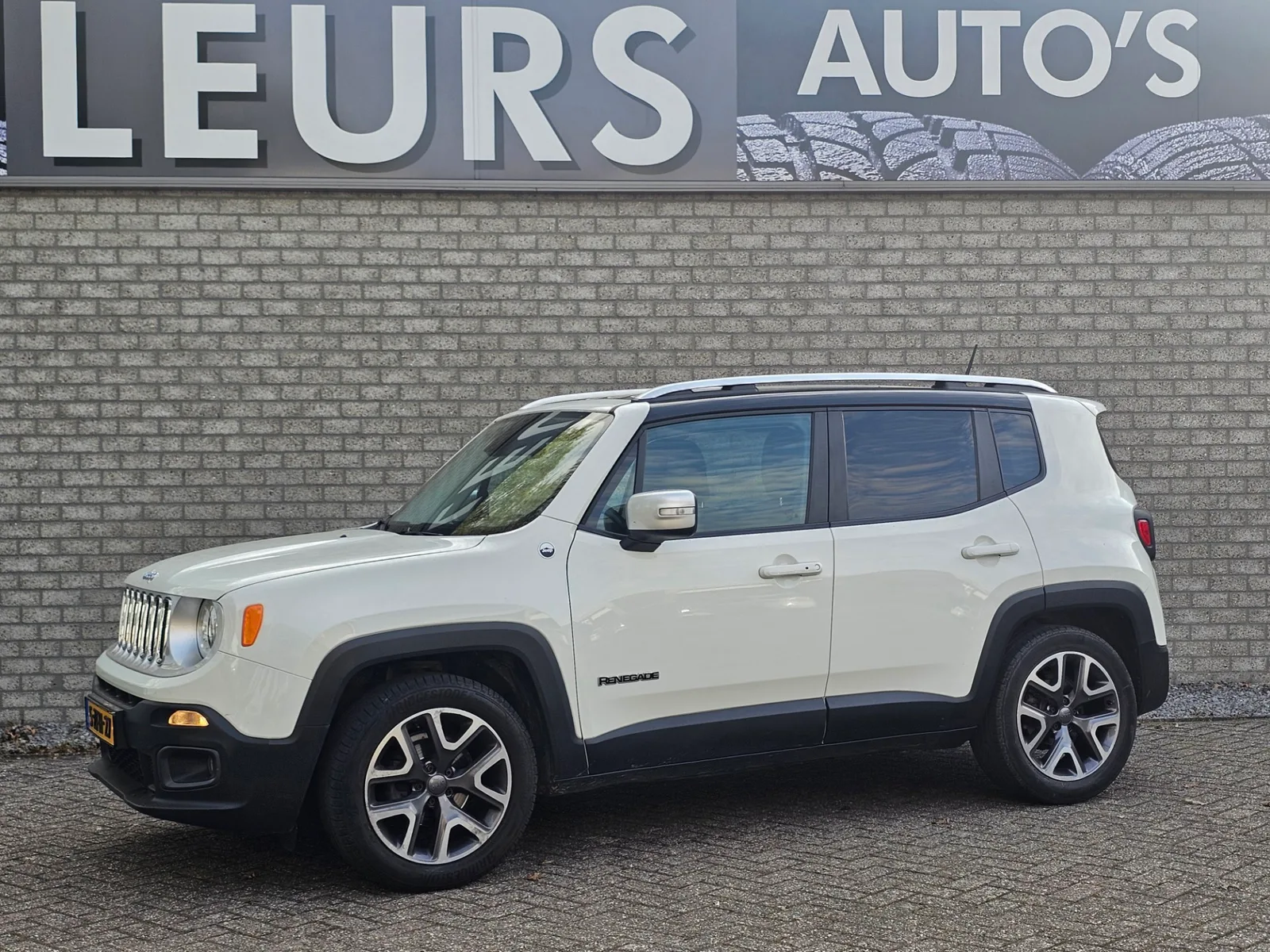 Jeep Renegade (2015) — foto 1