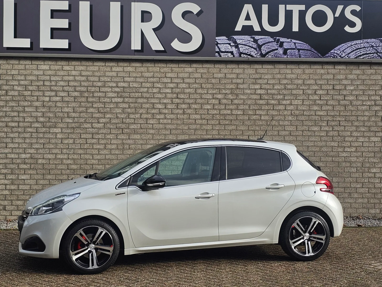 Peugeot 208 (2018) — foto 1