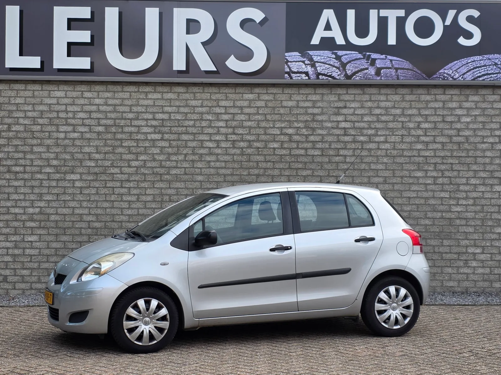 Toyota Yaris (2010) — foto 1