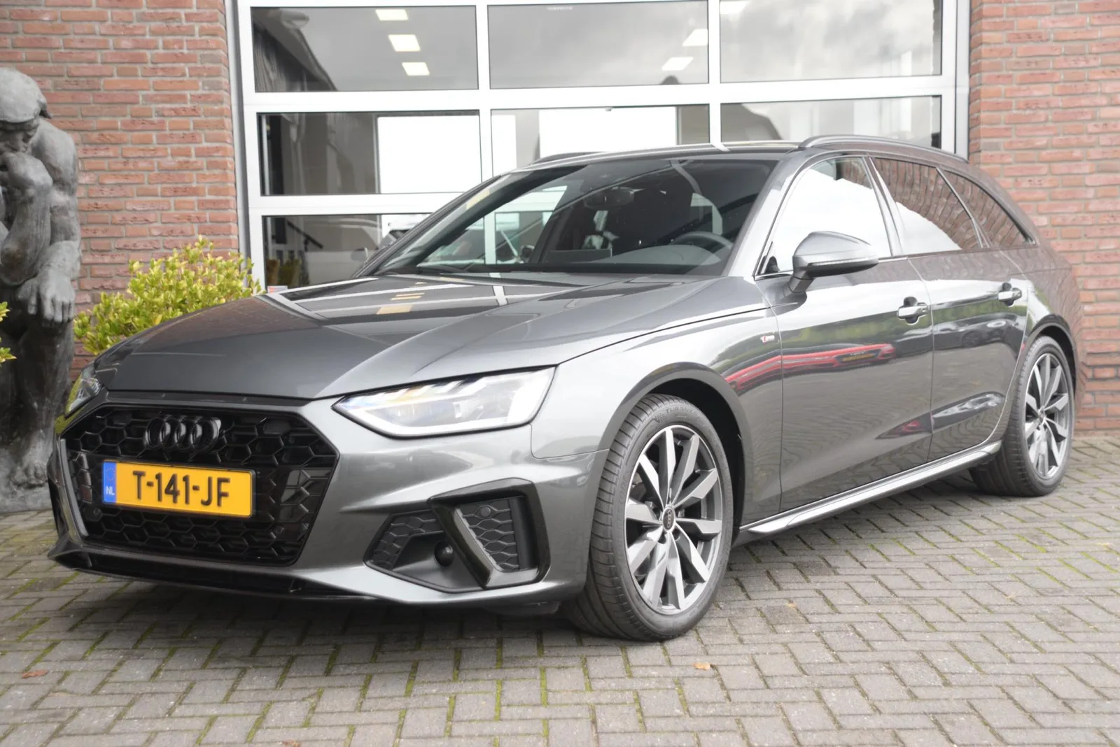 Audi A4 (2023) — foto 1