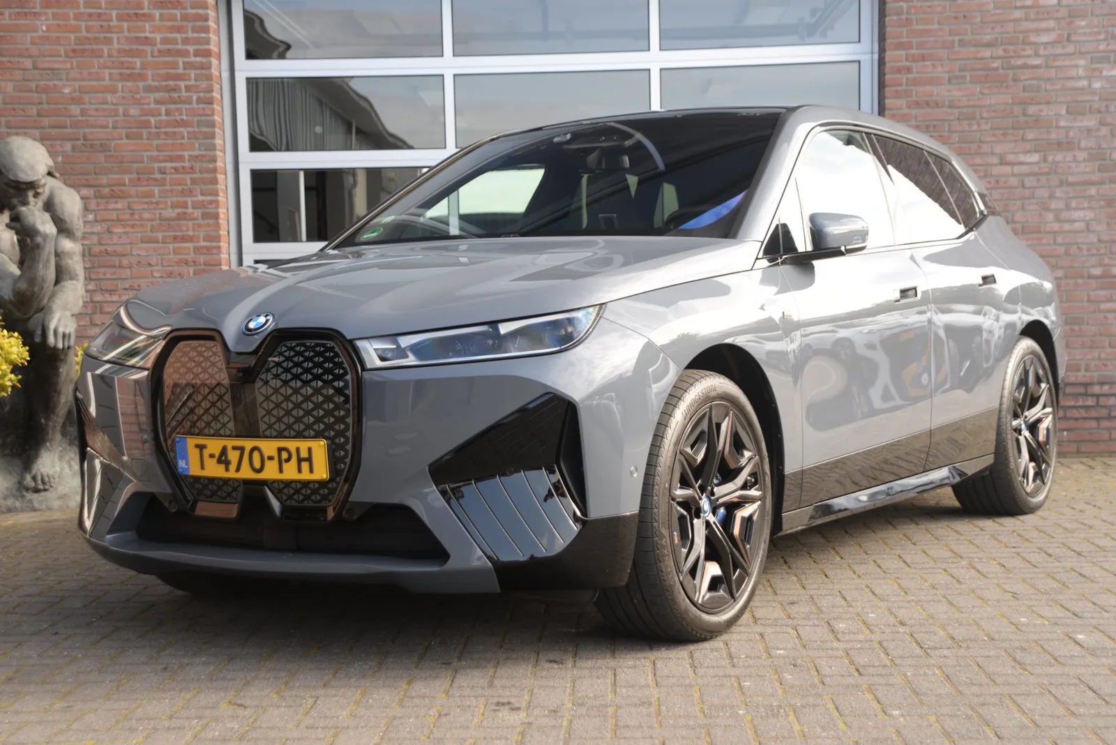 BMW iX (2023) — foto 1