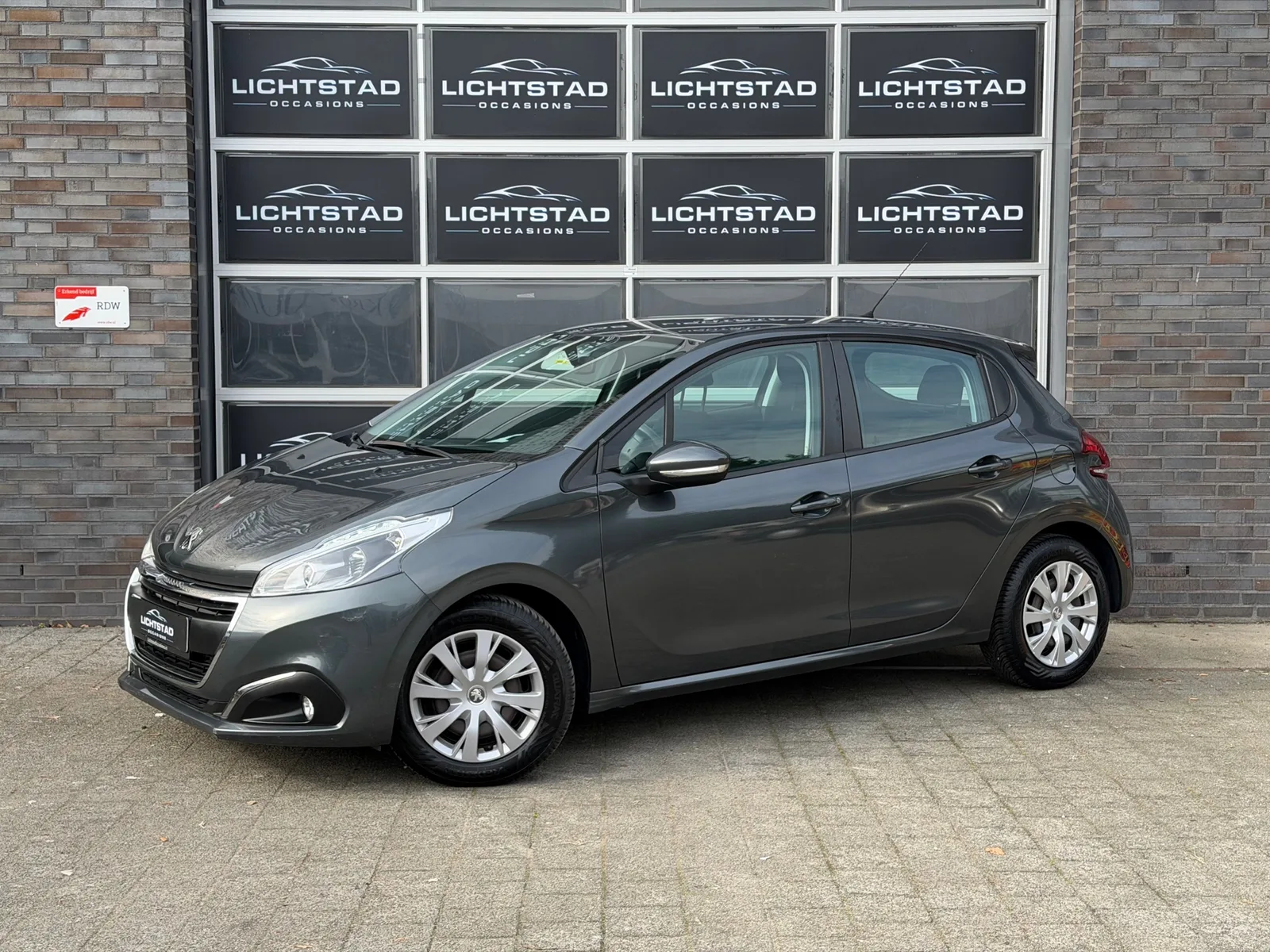 Peugeot 208 (2016) — foto 1