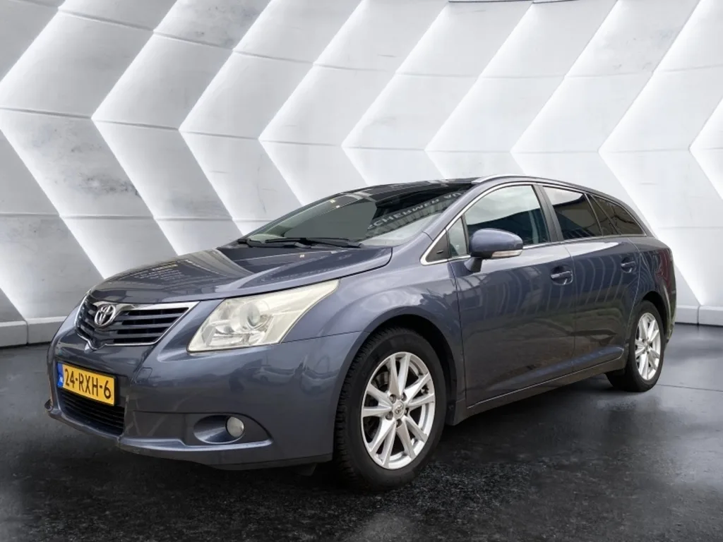 Toyota Avensis (2011) — foto 1
