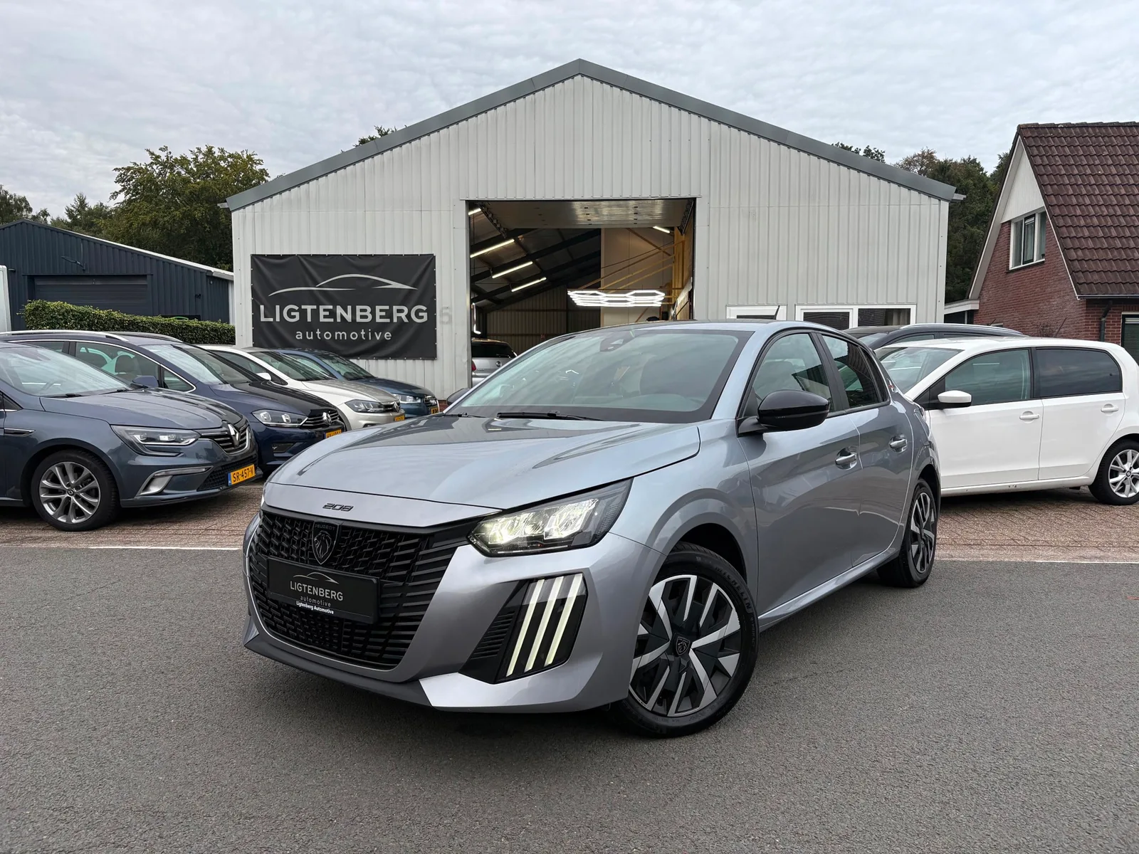 Peugeot 208 (2025) — foto 1