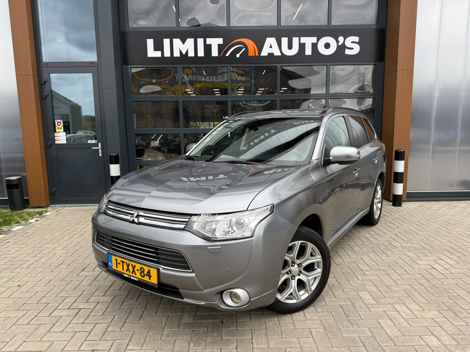 Mitsubishi Outlander (2014) — foto 1