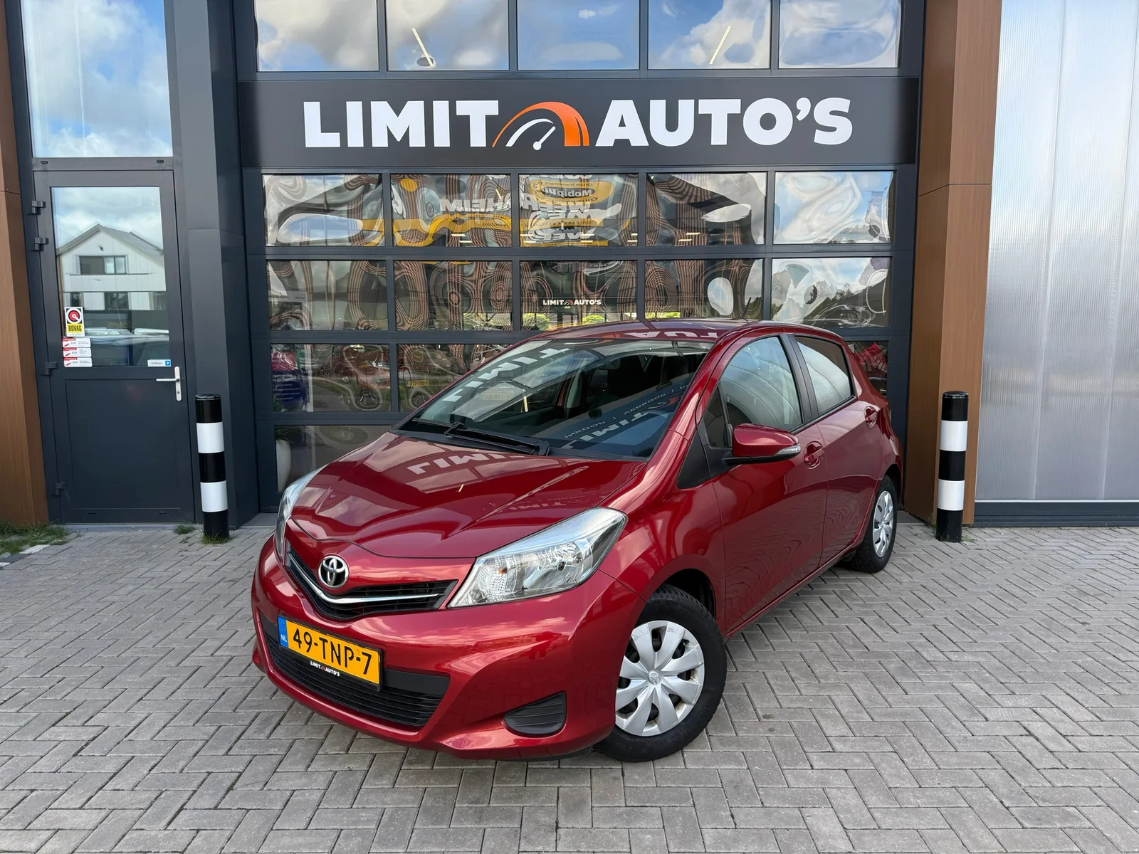 Toyota Yaris (2012) — foto 1