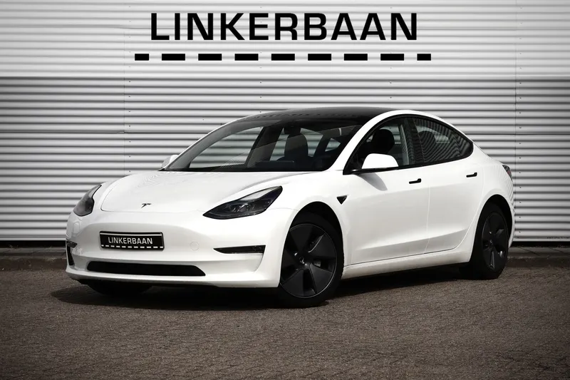 Tesla Model 3 (2023)