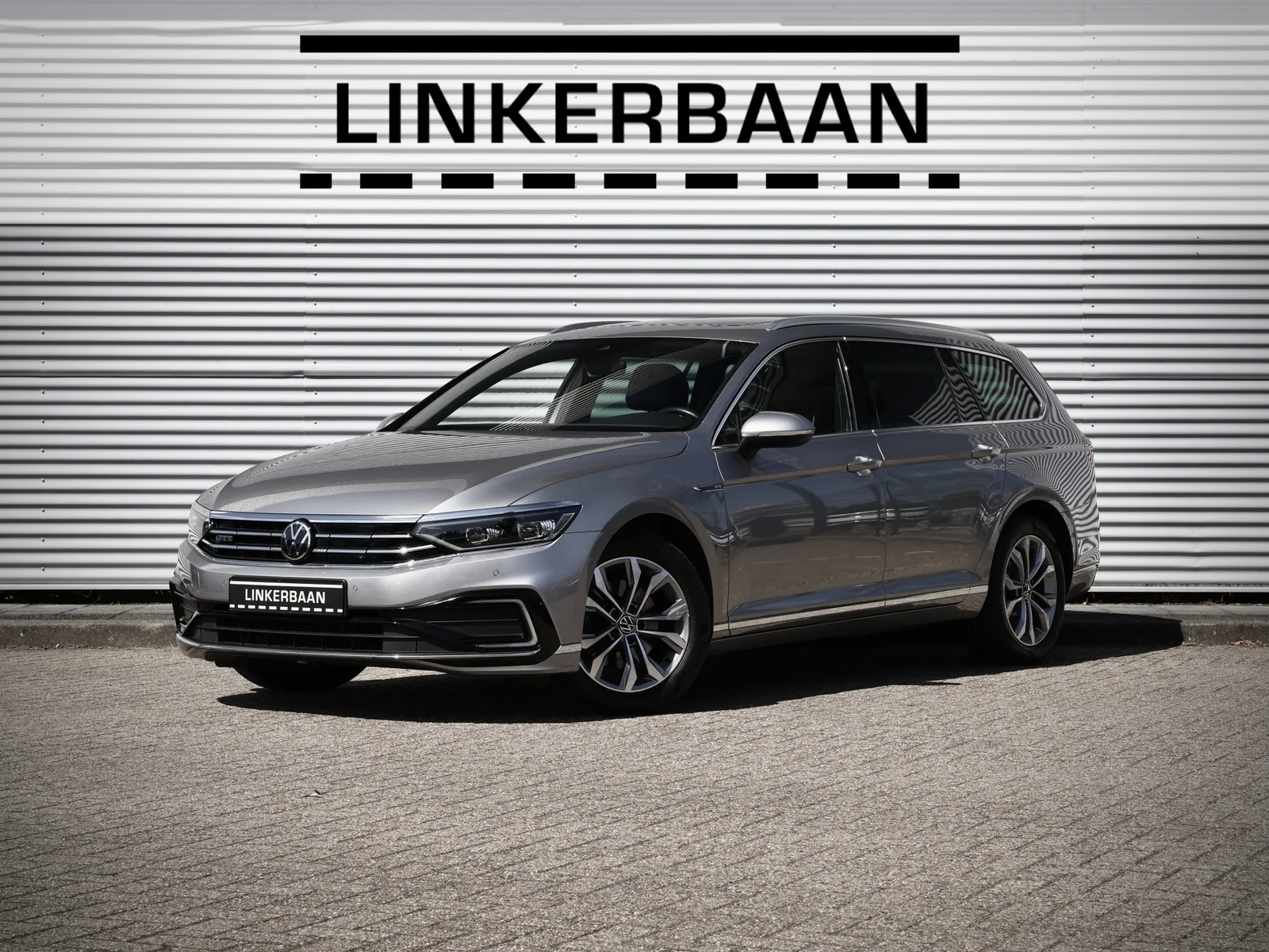 Volkswagen Passat (2022) — foto 1