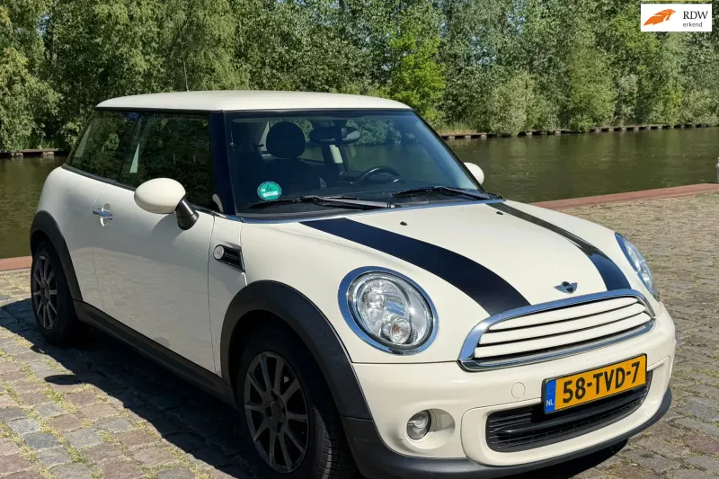 MINI One (2012)