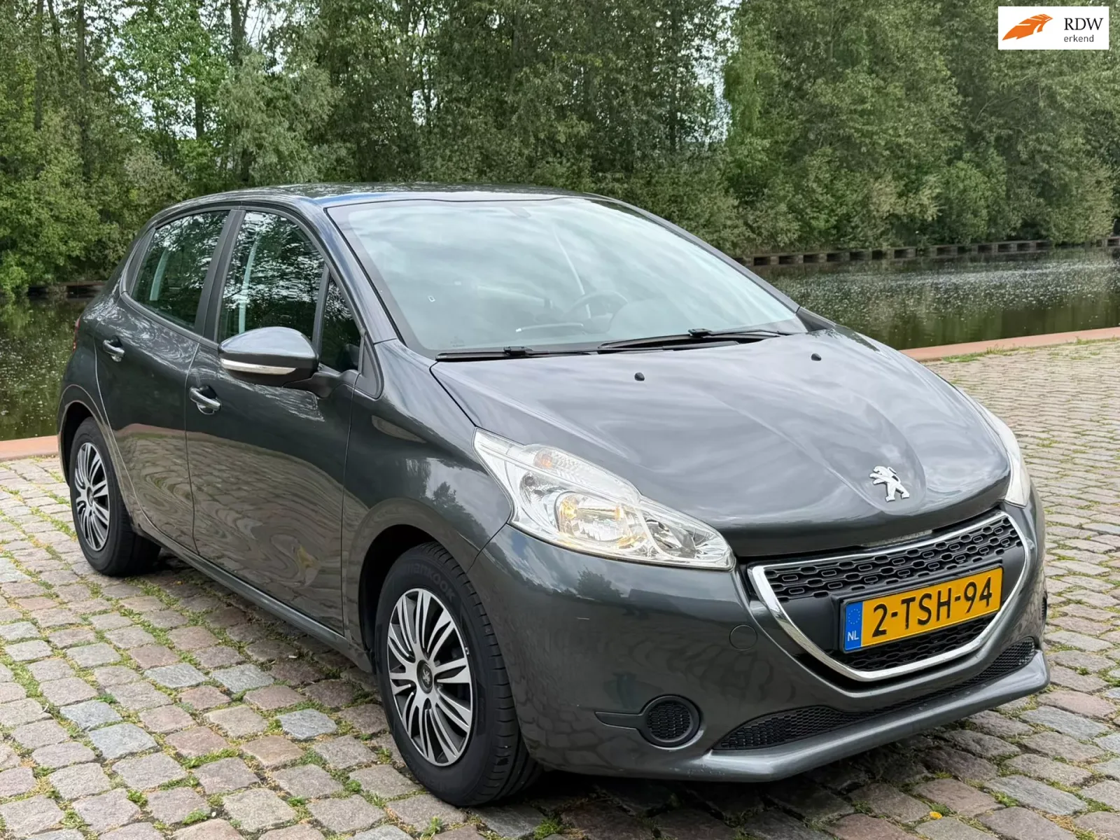 Peugeot 208 (2013) — foto 1