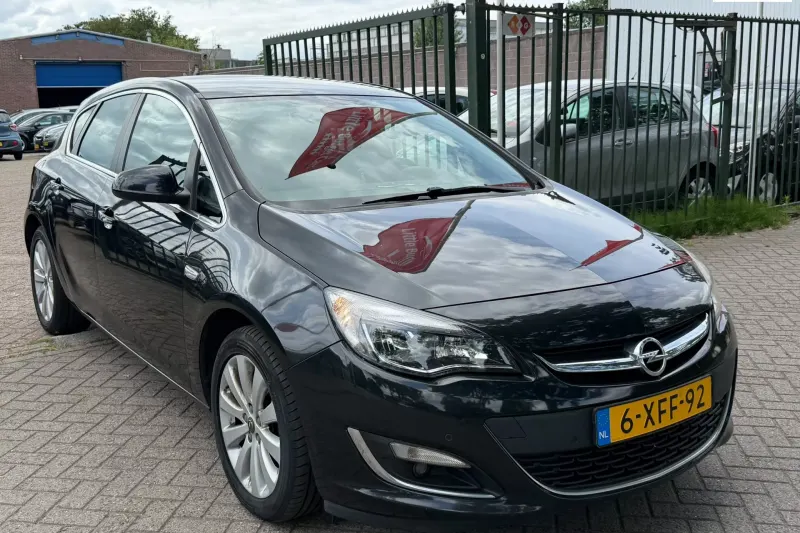 Opel Astra (2012)