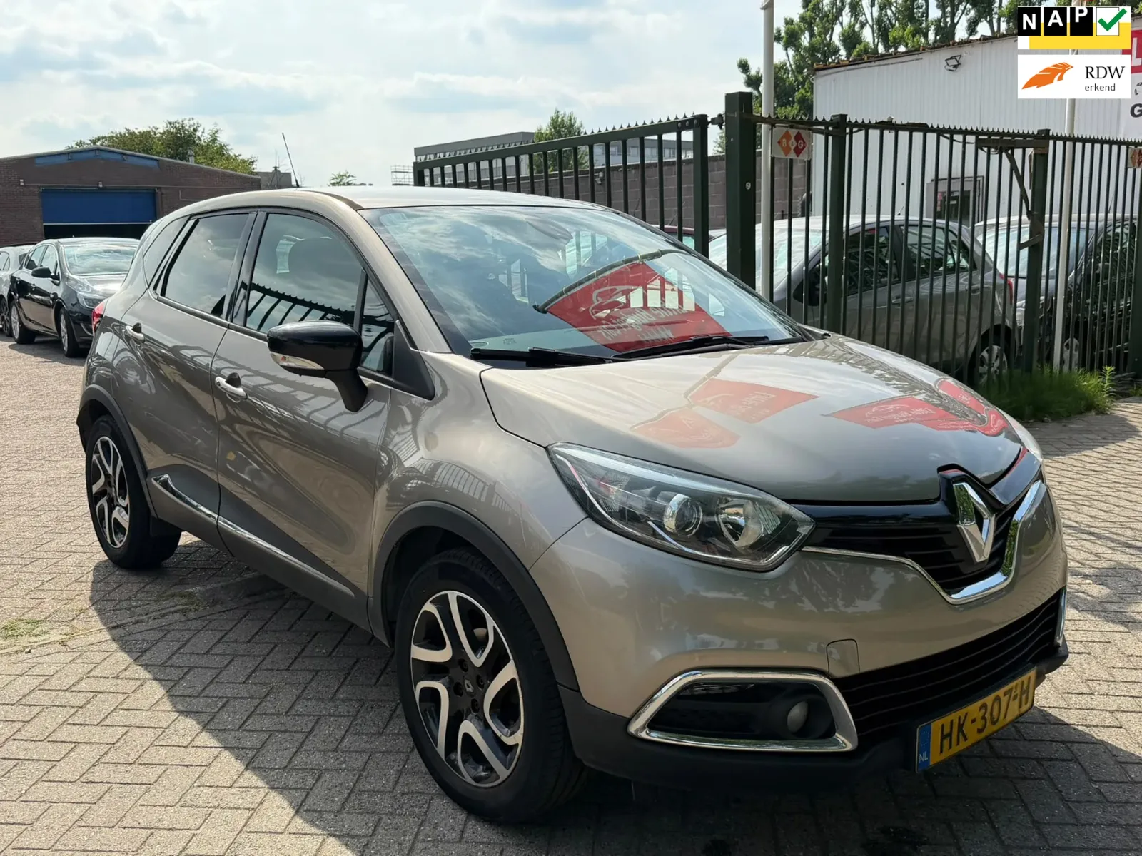 Renault Captur (2015) — foto 1