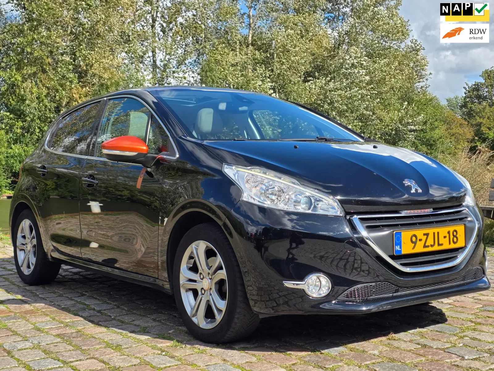 Peugeot 208 (2015) — foto 1